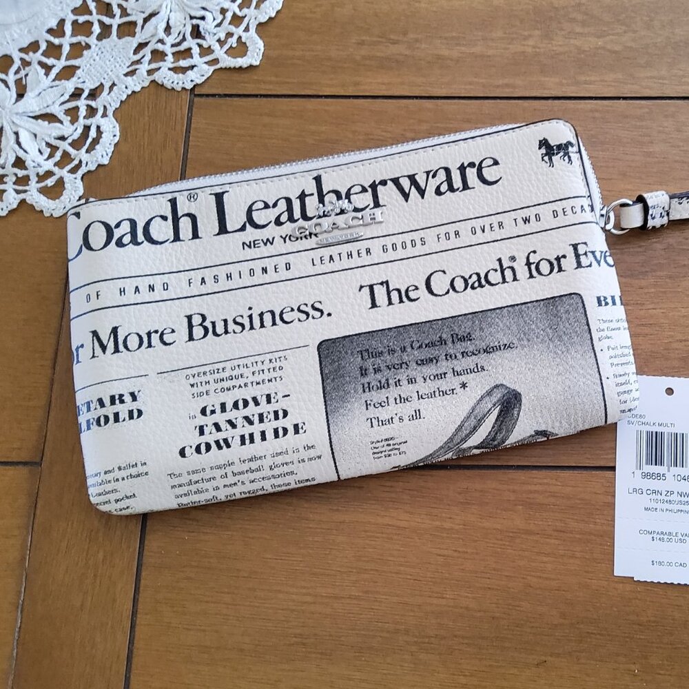 Large Corner Zip Wristlet with Newspaper Print CDE80 New